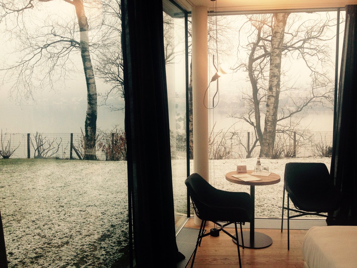 A breve nevicherà... noi siamo pronti a questa emozione che favorisce la meditazione e la dolcezza...
#lagodicomo