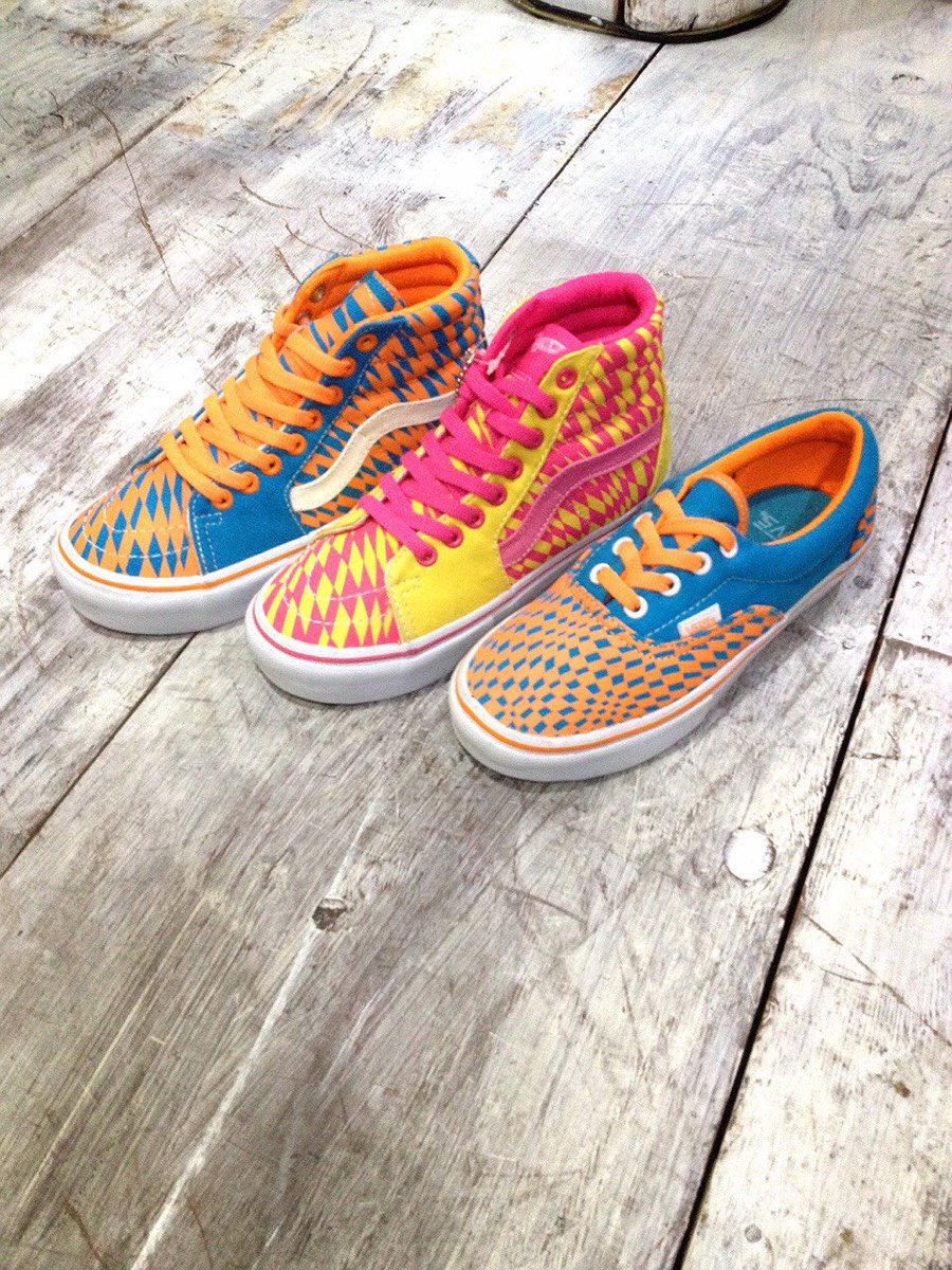 pickup_koenji's tweet photo. 珍しいカラーのVANS入荷！！ レディースサイズ　ＳＫ8ＨＩ＆ＥＲＡ
#VANS#sk8hi #era #skateshoes  #skate #スケートボード#スケーター#バンズ#スニーカー#スケシュー#レア#高円寺#古着屋 https://t.co/nVg23VGS6A