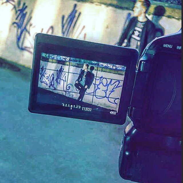 Music_Prom0tion's tweet photo. Video Shoot vibes 😂 #HDIB 😆😜😈 https://t.co/H5KWjwVbZz