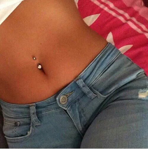 Bauchnabelpiercing bei dicken