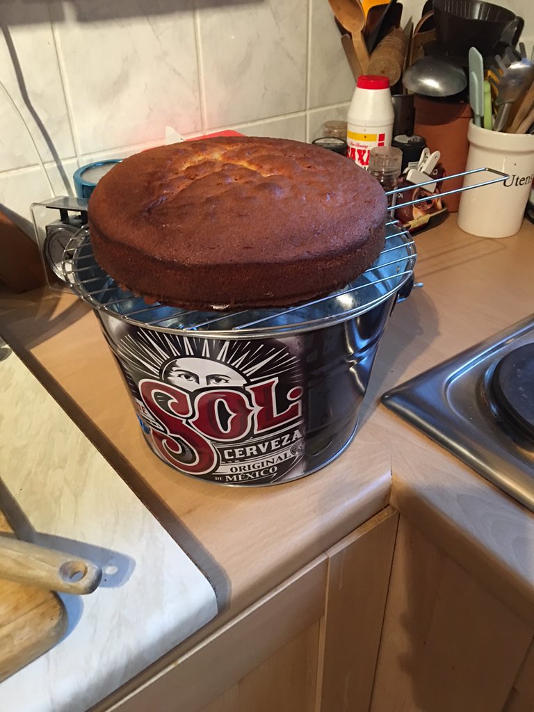 schulkes's tweet photo. Couldn't find a cooling rack for a cake, found a solution #genius #manbaking https://t.co/6pSKnejzsJ