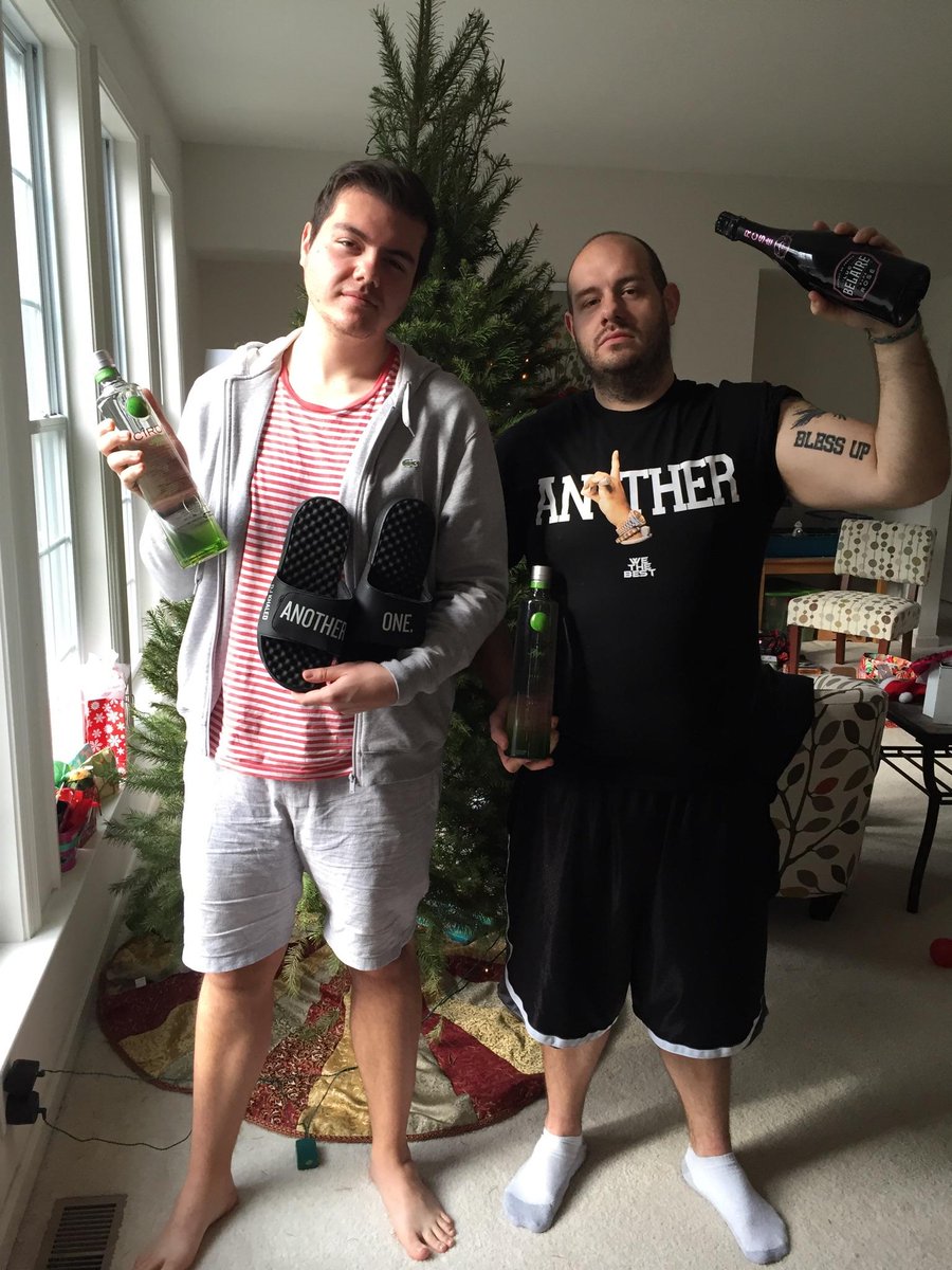 SnuffMcguff's tweet photo. @djkhaled @rickyrozay live the high life #blessup #bottleboys #anotherone #KeyToMoreSuccess #ciroc #cirocapple https://t.co/U9FzdLOLgV