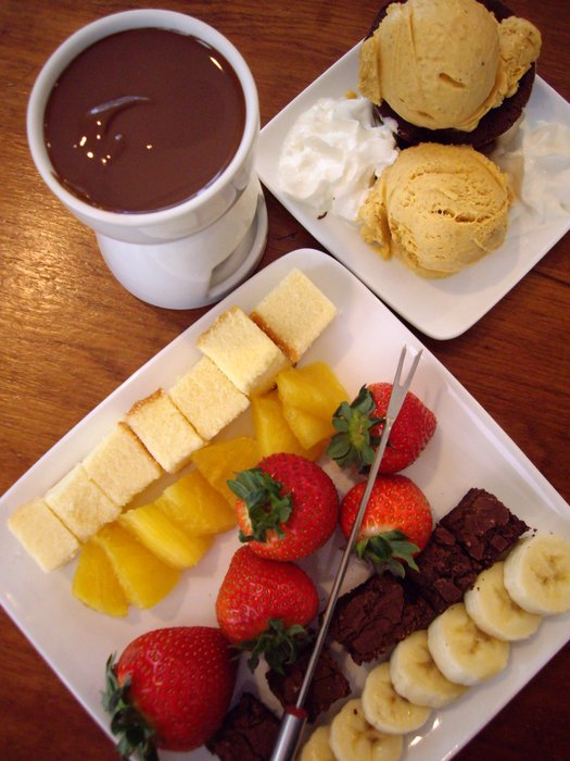 GenevaIL's tweet photo. It's #GenevaRestaurantWeek - Chocolate Fondue, specialty coffee & gelato at @Grahams318. https://t.co/eVyuXHF6PV https://t.co/OzYcpLkhrC