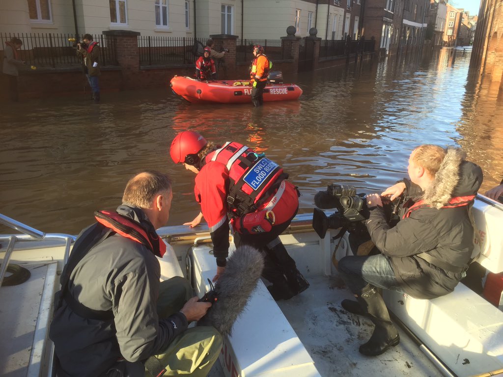 surflifesaving's tweet photo. #yorkfloods #slsgb @yorkrescueboat @SWLifeguards @WestMidsFire great interoperability within teams - 6 person safe https://t.co/cgAwbUK4Z8