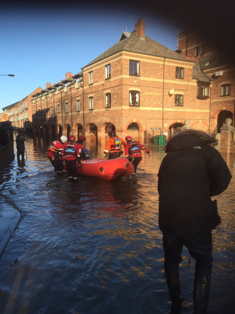 surflifesaving's tweet photo. #yorkfloods #slsgb @yorkrescueboat @SWLifeguards @WestMidsFire great interoperability within teams - 6 person safe https://t.co/cgAwbUK4Z8