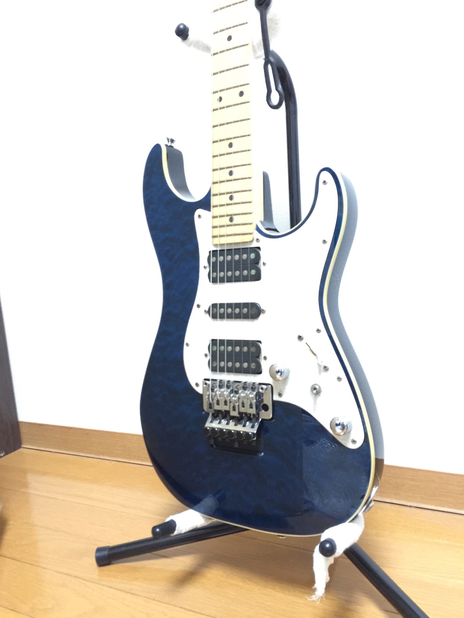 徳永文人 A K A Rocky White Albi Um2 アニメ版北原春希の使ってたschecter Sd 2 22が届いたゾーン さて次は制服だ T Co Isnnxr9rcn Twitter
