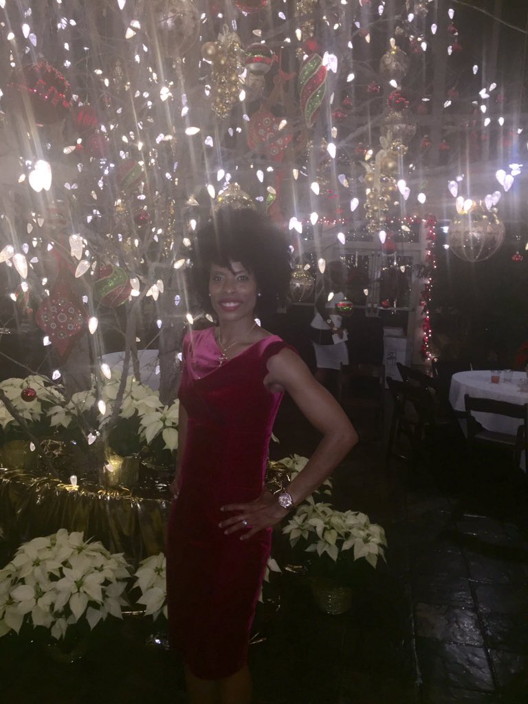 candy0004's tweet photo. This runner girl knows how to dress up well! #naturalhair #rediseverything #thisdelta #companychristmasparty https://t.co/yqsCJUO7O0