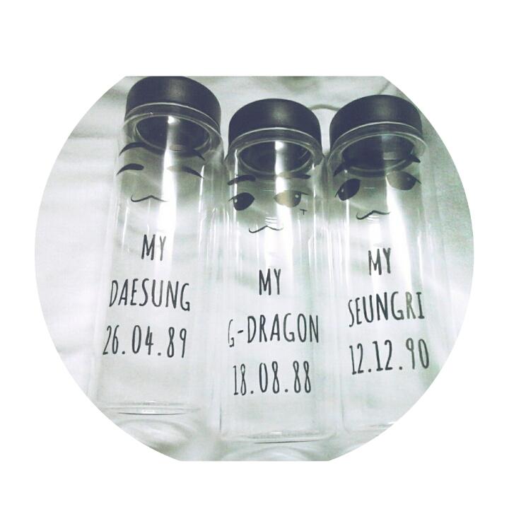 withjiyong's tweet image. These bottles and purses are ready to go 😊 Please check your email tomorrow for info about your order/s. Thank you 💞