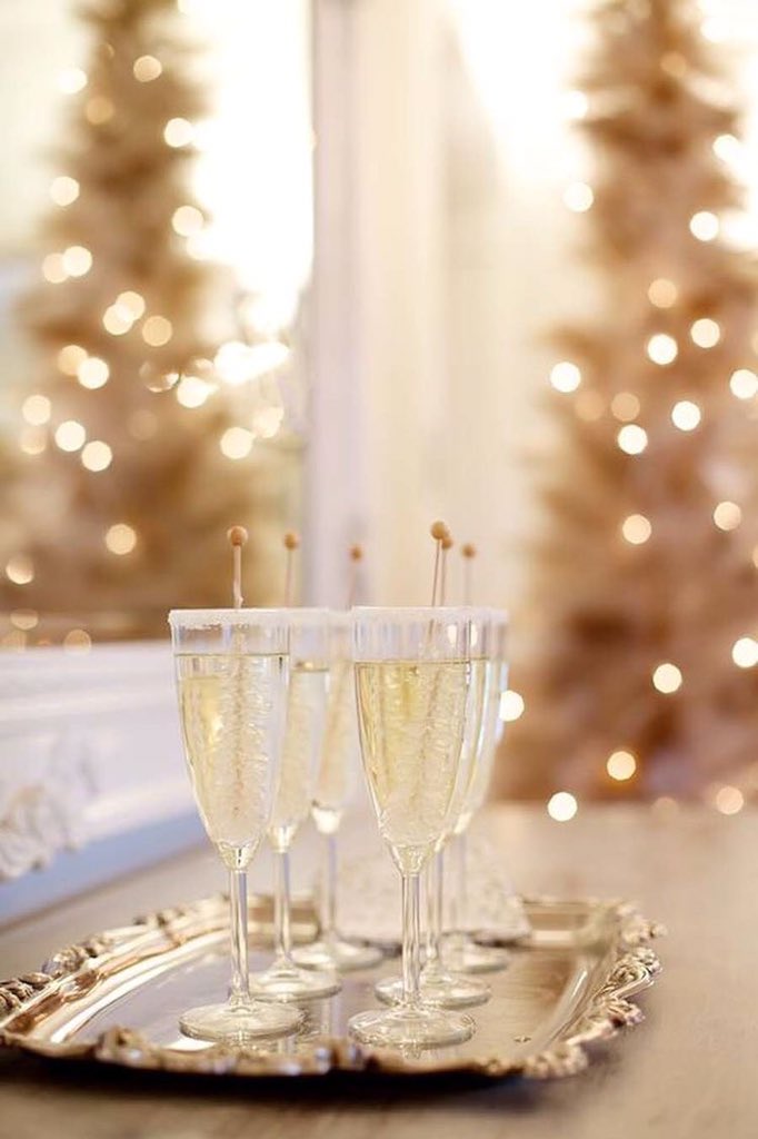 🎉🎊#eleganceparty te ayuda a celebrar la cena de fin de año⭐️🎊🎉 elegance-party.com/es/ ⭐️ #cenafindeaño #navidad2015