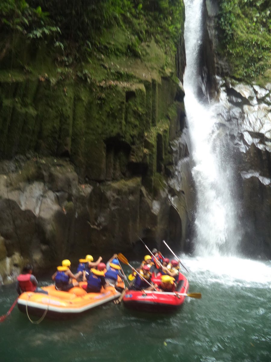 Pemandian Alam Ancol adalah tempat wisata yg disejajarkan dengan Green Canyon