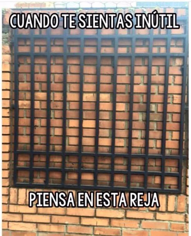 otakuworld70's tweet photo. ¿Retweet por la reja? https://t.co/ObCu3iRyx1