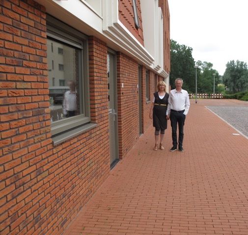 ‘Hoewel je midden in de stad woont, heerst hier een dorpse sfeer,’ vinden Spieghelbuurtbewoners Vronie en Geert.