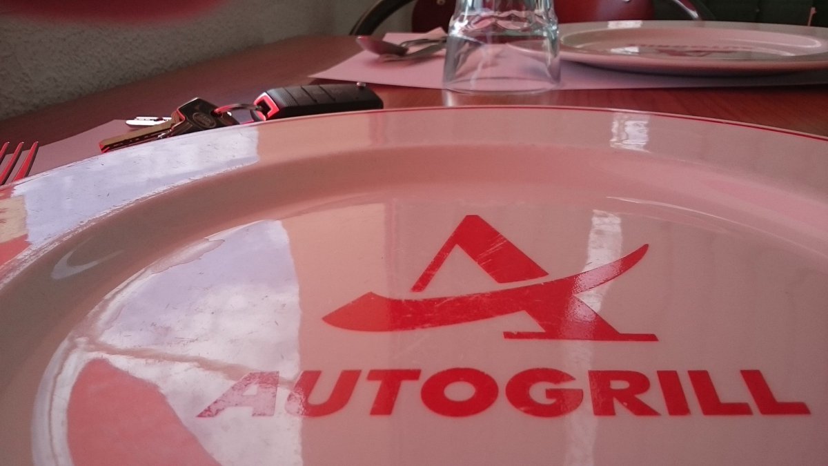 RRoca_fotografo's tweet photo. Parada para reponer fuerzas... @juanito_aragor mañana nos vemos!!!! #Madrid #wintermadrid https://t.co/Npk0AyD5Hs