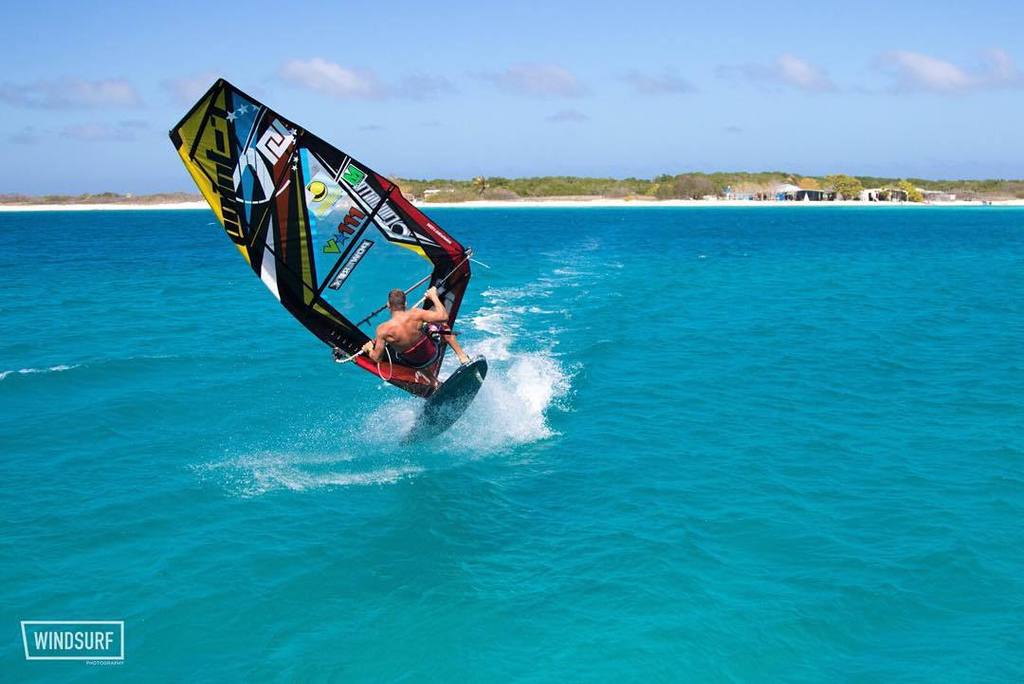 weKitesurf's tweet image. #speedloop by @ricardo_campello in #losroques this month.
#goodluck on your year of #travel #ricardocampello ! 📷: @…