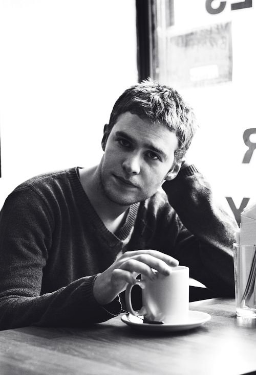 A very happy birthday to Iain De Caestecker! We fans love our Fitz and all the science he does. 