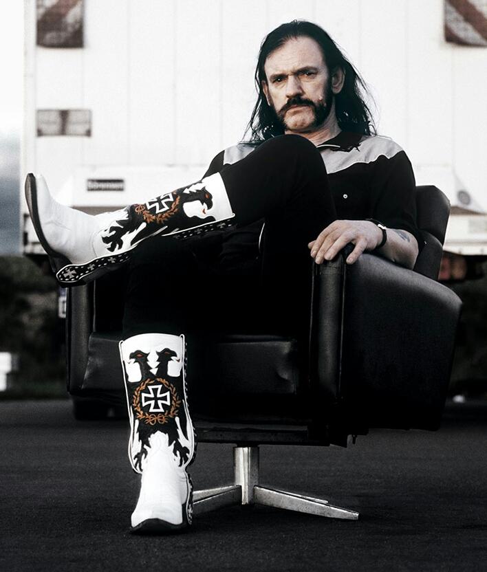 Raise a bottle of Jack &amp; crank motorhead till the earth shakes to its motherfucking core
#RIPLemmy