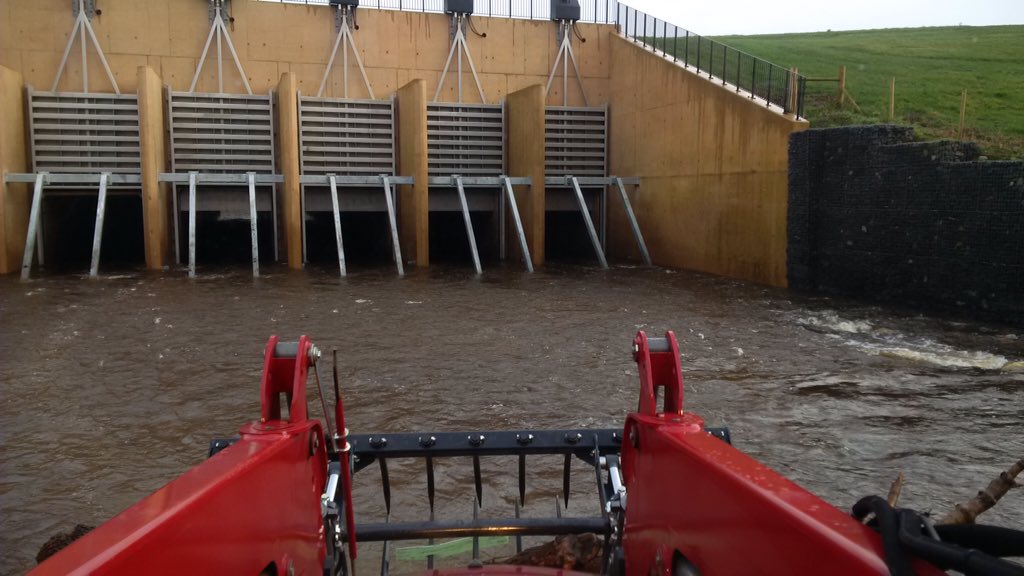 morpethscheme's tweet photo. We've been clearing a large amount of debris from Mitford dam in #Morpeth following recent heavy rain #floodaware https://t.co/IUUkORUtn4