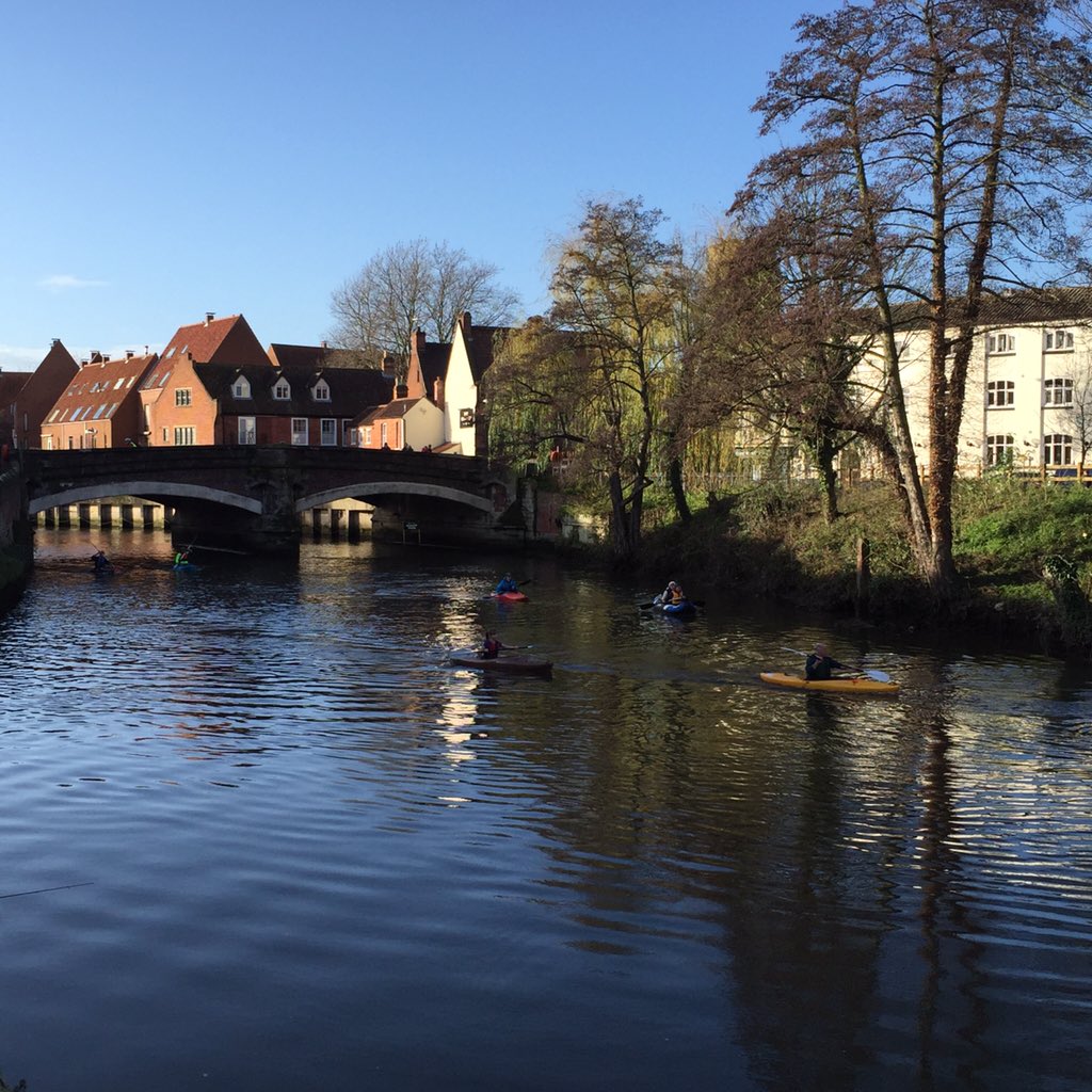 Sportingloy's tweet photo. #Norwich - Love how you can run from city centre, around one of #NorfolkBroads & back in less than 10k #Xmascise https://t.co/6JUMVOhrWP