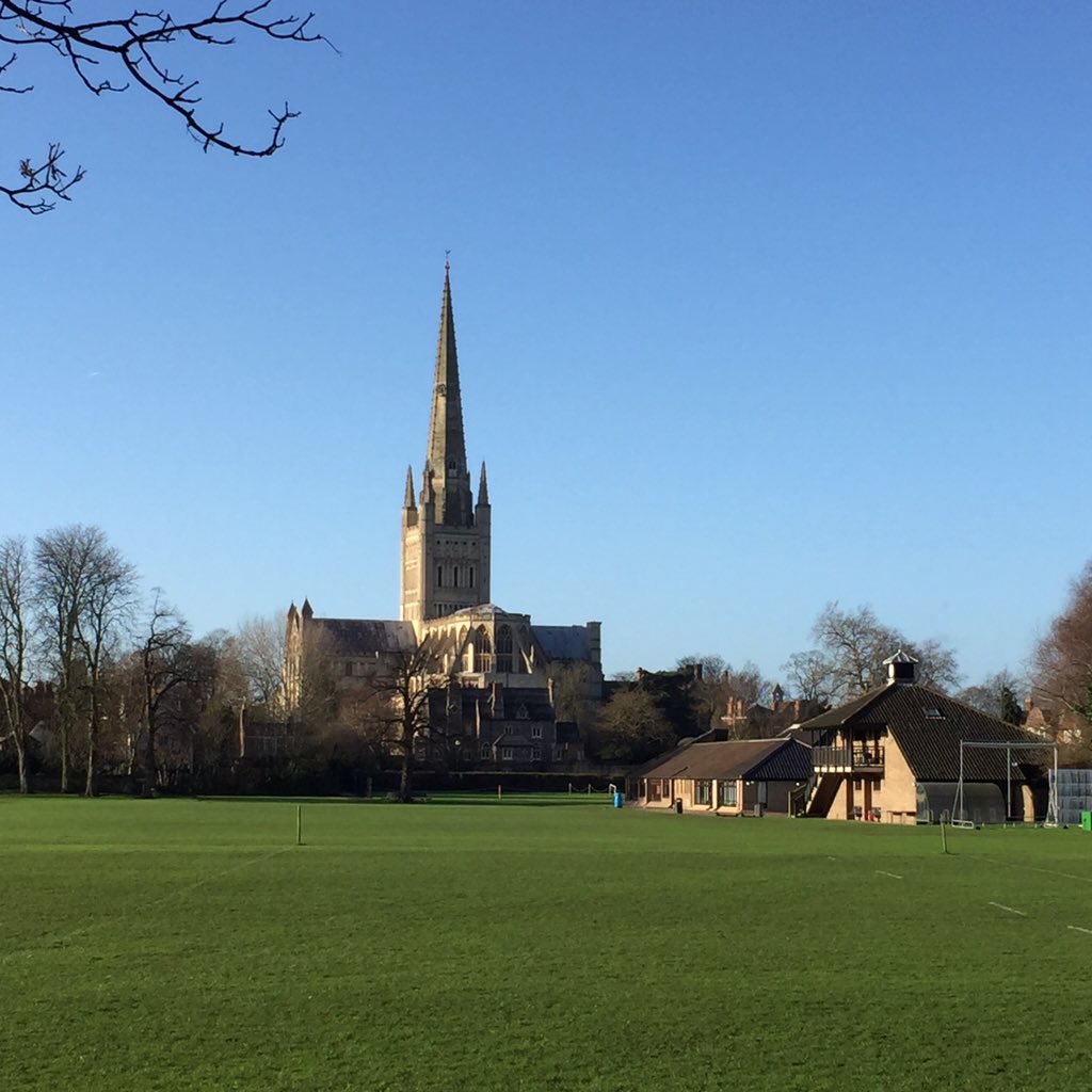 Sportingloy's tweet photo. #Norwich - Love how you can run from city centre, around one of #NorfolkBroads & back in less than 10k #Xmascise https://t.co/6JUMVOhrWP