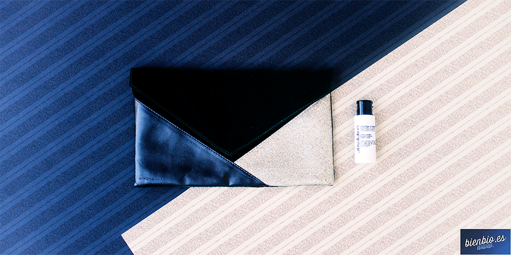 elivecreative's tweet photo. Un 10 para el #limpiador #absolutionCosmetics incluido en @BirchboxES. Quiero este aliado en mi cuidado diario 🌿 https://t.co/Q7a0zzyYr7