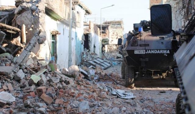 fx_ajans's tweet photo. Diyarbakır’ın Sur ilçesinde meydana gelen patlamada 2 asker yaralandı.
#BüyükİkramiyeÇıkarsaBana

#BenceÖzgürlük https://t.co/ld1UtXFmRj
