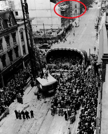 HotelVictoriaDT's tweet photo. #throwback to when @TTChelps begins digging YUS (Line 1) in 1949 at Yonge &amp; Wellington...see us top ctr.? #history https://t.co/b8hWLhnChx