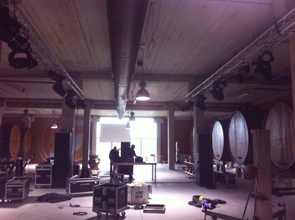 siapro's tweet image. Hoy nos toca transformar un llagar en una discoteca. - en Llagar El Güelu