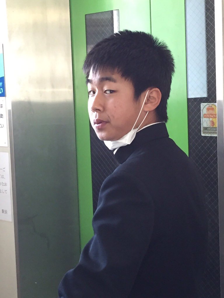 70Mkn_Base's tweet photo. 年末恒例部員紹介👏✨
1-6大槻凌介 外野手

なんか足速いし守備うまいし1番の
特徴である黒さも言おうと思ったけ
ど比較する写真なくてあったと思っ
たらみんな黒くてあんま目立たんし
腹立つんで終わります
明日 誕生日です https://t.co/x1eRstbR9u
