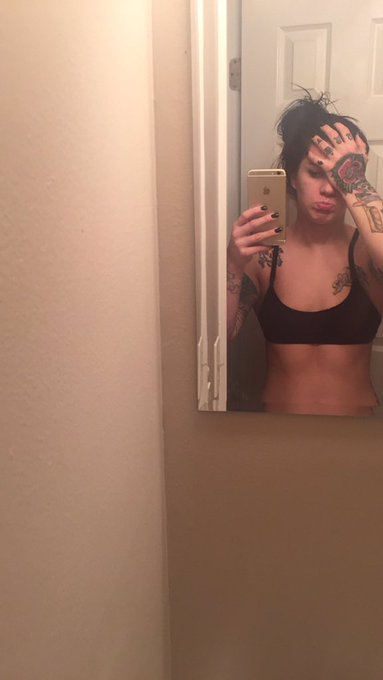 Gimmie yo coffee! https://t.co/GPyfy3hgkR<a href="/tag/letsgetweird"class="tags"><span>#letsgetweird</span></a>