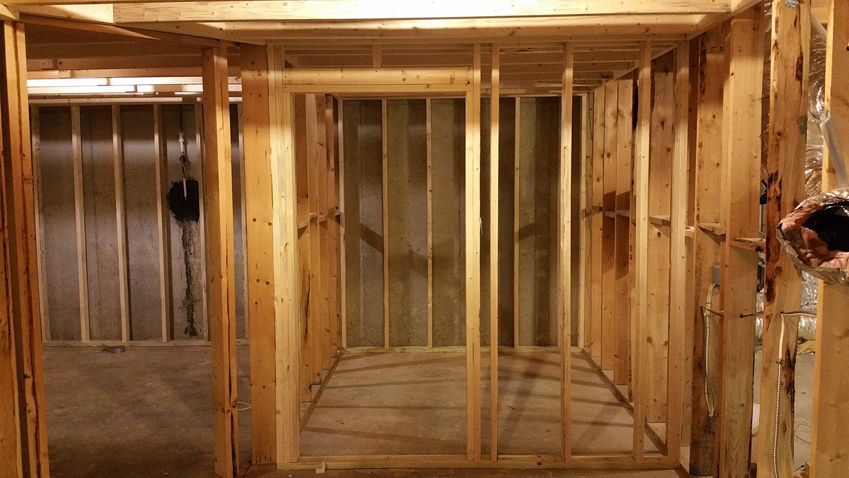 ClockwizeMusic's tweet photo. The vocal booth #vocals #singing #prologic #winning #soundproof #quietrock #drywall https://t.co/xtOAPoXkv0