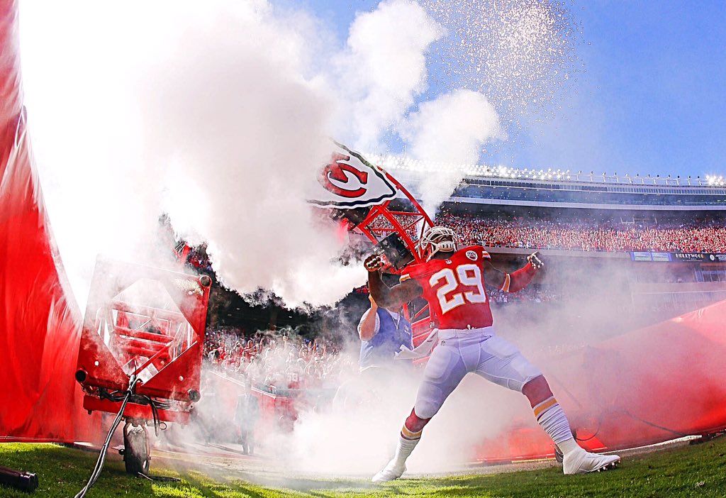 Happy Birthday to 4x Pro Bowler, cancer survivor, and Eric Berry! 