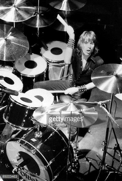 Happy Birthday Cozy Powell. 29/Dic/1947 - 5/Abril/1998. Has gone too soon.. One of the best Drummer around the world 