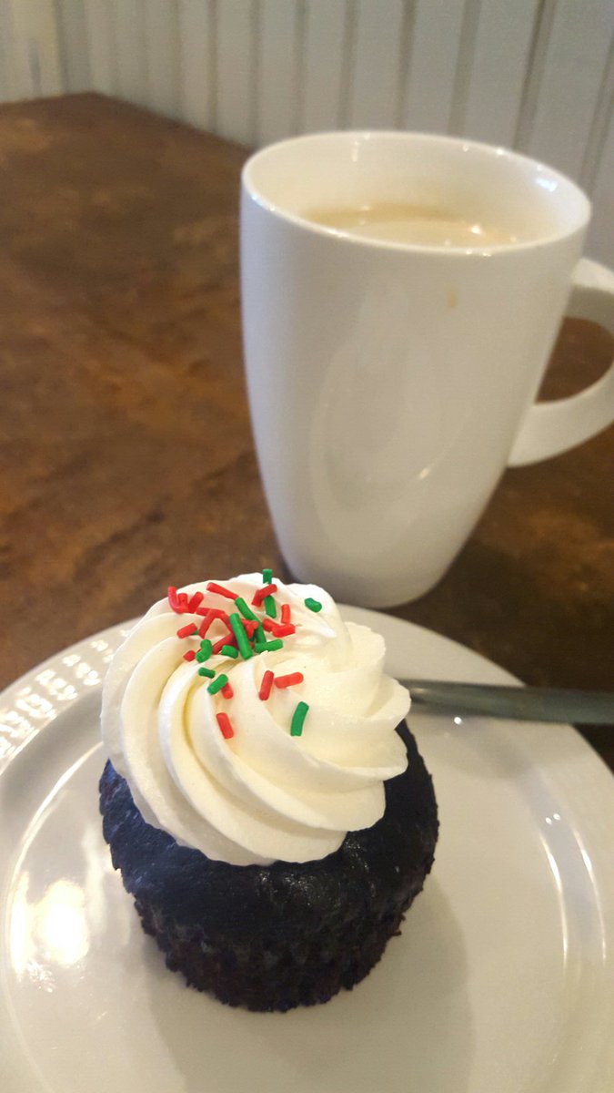PoftheSea's tweet photo. Eat all of the cupcakes! #ThimbleCafe #cupcake #coffee https://t.co/Z1zIX1pmJN