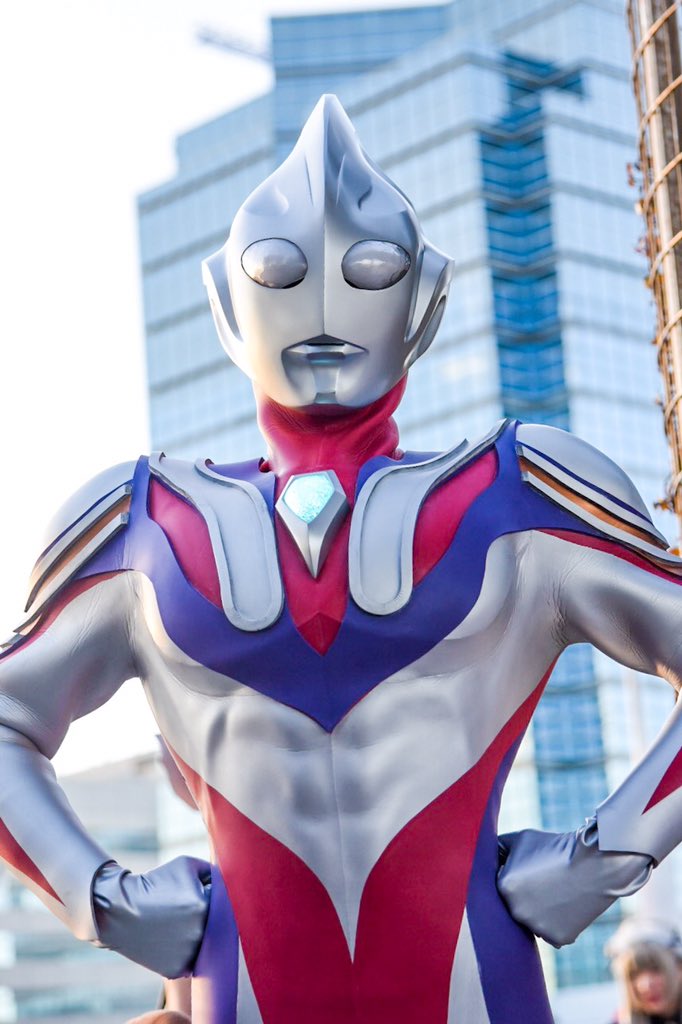 Hi ウルトラマンティガ 再現度高いな と思いながら撮影させていただきました 胸のカラータイマーもちゃんと光っているというステキな拘り C Cコスプレ T Co 11ppfgvnly Twitter