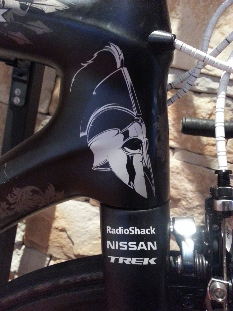 accidentalsue's tweet photo. Thanks @f_cancellara @StueyOG Never believed I would ever see a #Spartacus bike & wow it is beautiful #VeloPrecinct https://t.co/ARX3QaZ1dz