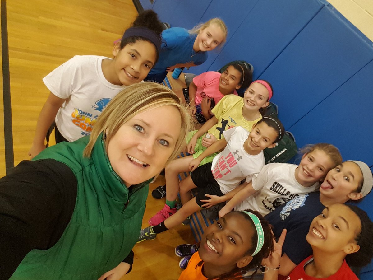 thrivewith_tina's tweet image. Pythons getting it in!  #pythonmadness