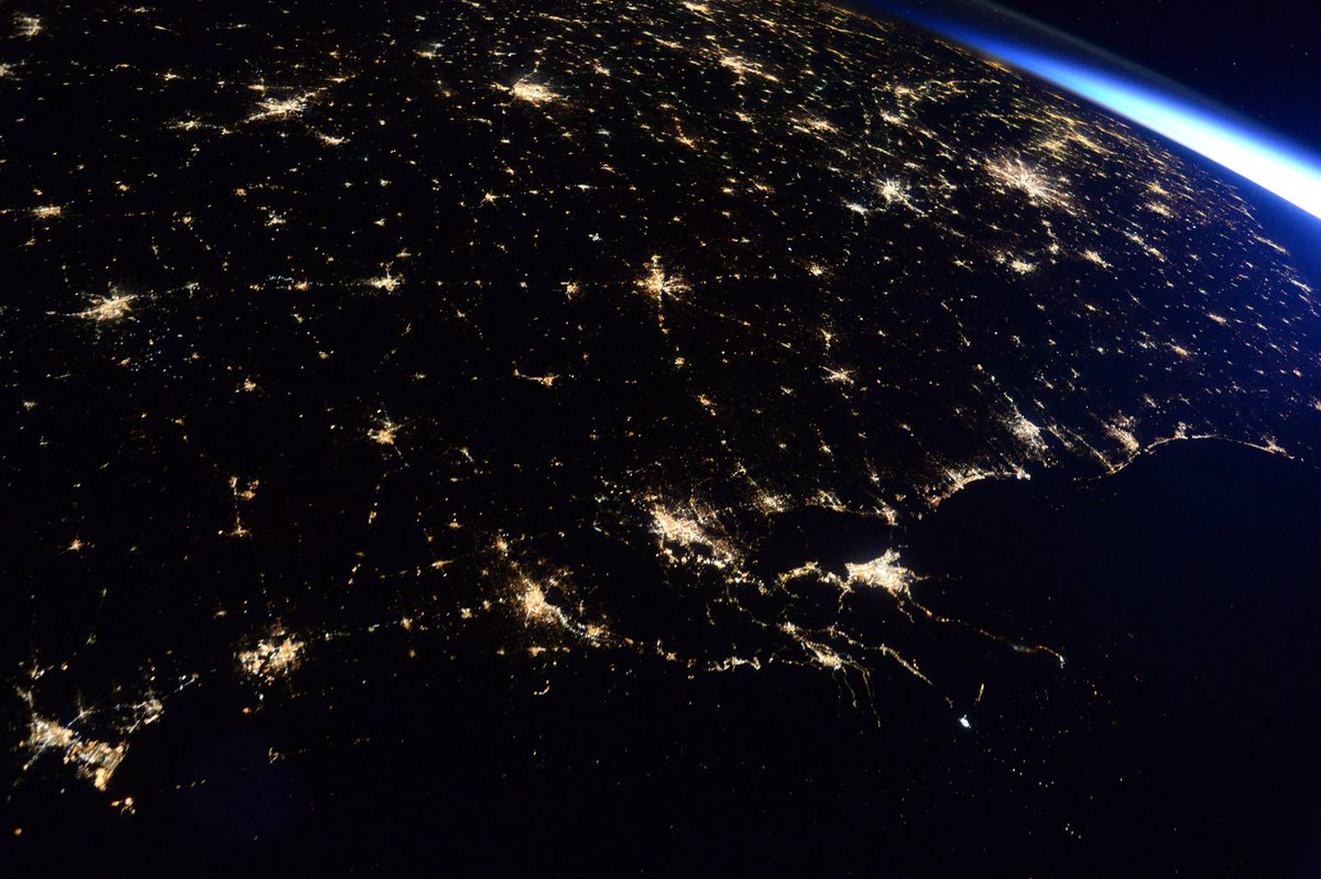 ozkirimli_elif's tweet photo. “@StationCDRKelly: Day 284. The Big Easy at twilight. #GoodNight from @space_station! #YearInSpace https://t.co/LnGvuVAyxA” @igokcen