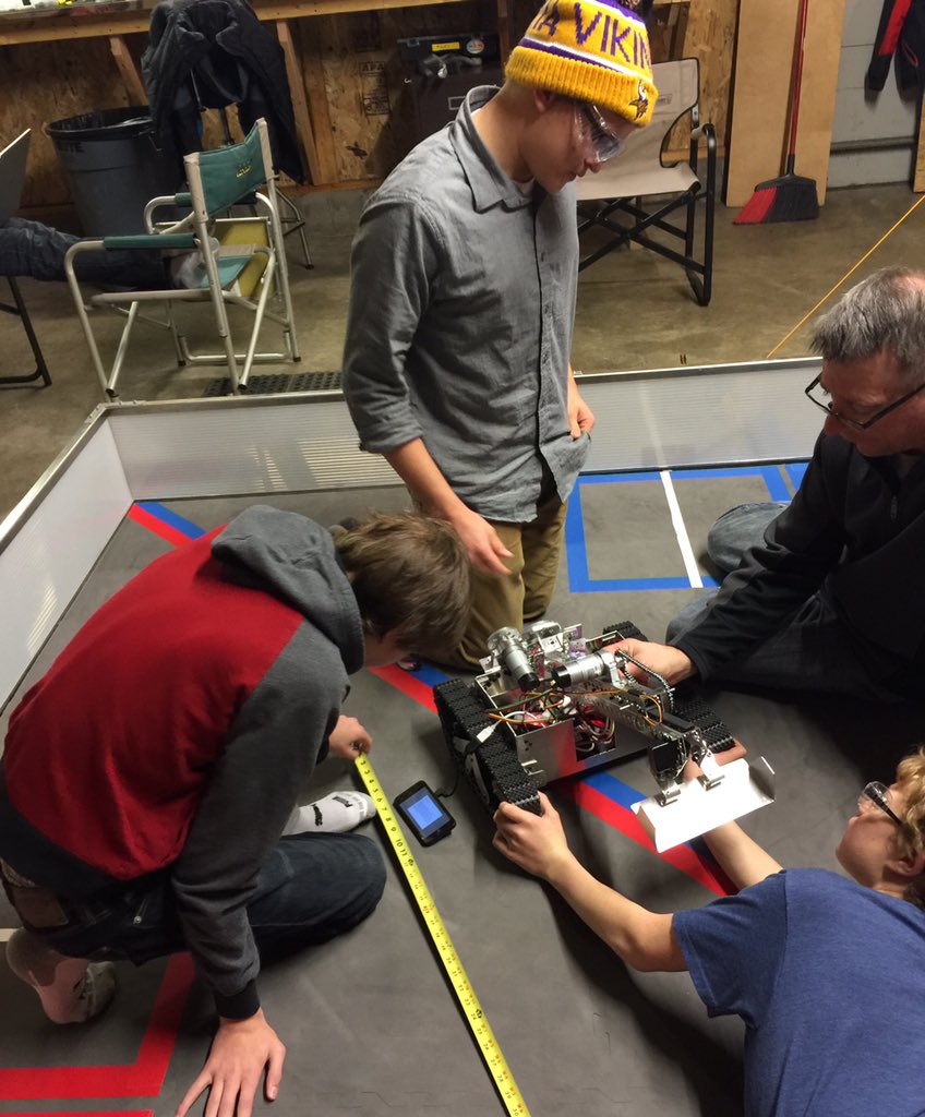 FTC_Squidbots's tweet photo. Focusing on programming tonight!! 🤖😃 #robots #programming #ftc https://t.co/0Bs7ZFLLzd