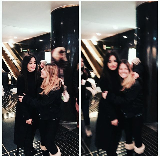 fifthharmonyec_'s tweet photo. Camila anoche con @Nikkimackliff #VideoMTV2015 Fifth Harmony https://t.co/XmUn7bXbHV