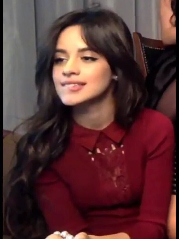Lesbi_ann24's tweet photo. Explicando emojis #VideoMTV2015 Fifth Harmony https://t.co/hdD4aqlWSa
