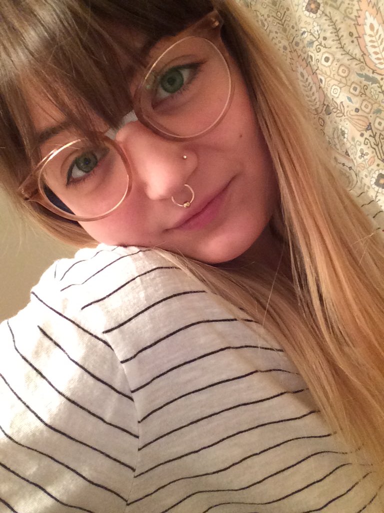choppedhookers's tweet photo. FINALLY GOT NEW GLASSES https://t.co/EsmPNnqEXV