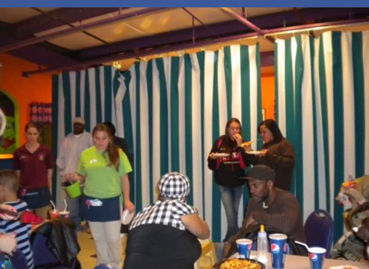 loko_nikxo's tweet image. When you're lame af even the fam don't wanna eat with you😭😭😂😂 #5yearsago #sameprobs @im_honeydipped