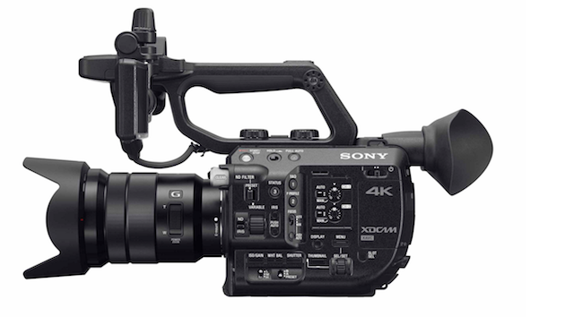 StudioDaily's tweet photo. Sony's latest firmware gives the PXW-FS5 simultaneous external and internal UHD recording. https://t.co/ispPEUATgF https://t.co/MjfEzJv05E