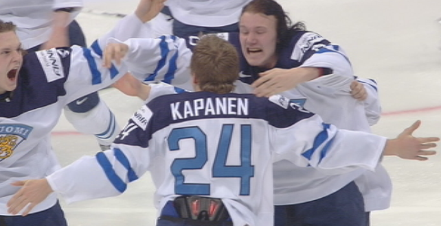 SVTSport's tweet photo. JVM-hjälte - på hemmaplan! Grattis, Finland! https://t.co/ry4dRRmK9c #JVMSVT #twittpuck https://t.co/f4VYaO6hFN