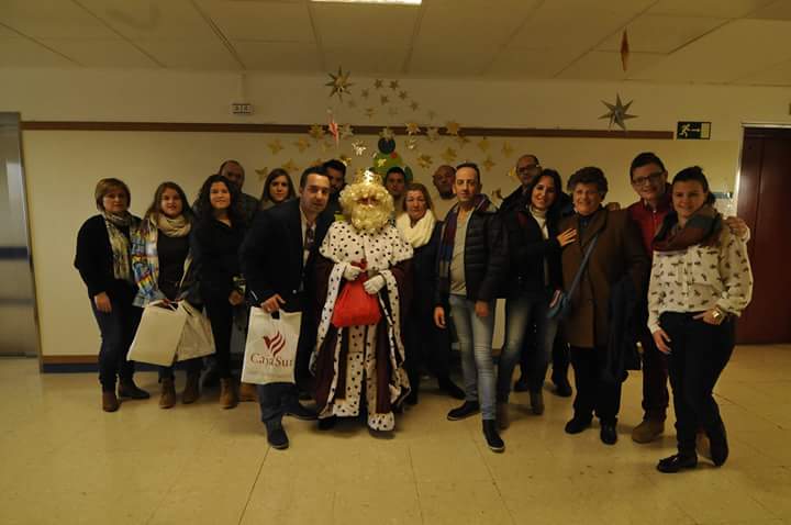 sonriendoSPG's tweet photo. Visita de Melchor a la planta acompañados por el G19 y nuestros amigos de Iznalloz. ¡Ya han llegado los reyes! 😊💪🏆 https://t.co/OiXmIXX9Qv