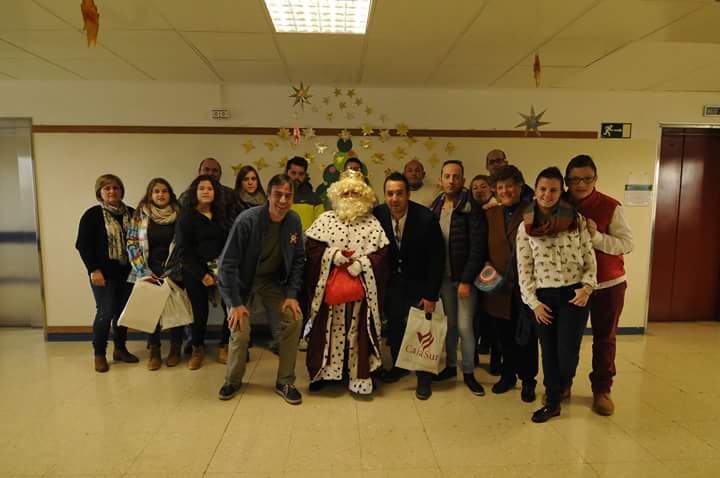 sonriendoSPG's tweet photo. Visita de Melchor a la planta acompañados por el G19 y nuestros amigos de Iznalloz. ¡Ya han llegado los reyes! 😊💪🏆 https://t.co/OiXmIXX9Qv
