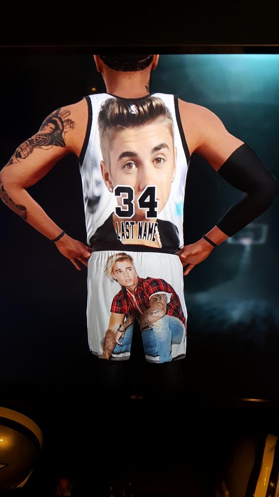 MattRodriguez86's tweet photo. Beliebers are ready. @LABruin15 @manchak22 https://t.co/eAGsyxdS9c