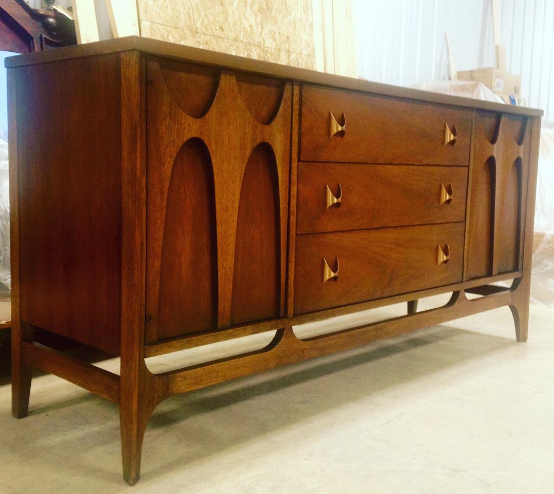 WestInteriorSvs's tweet photo. #furniturerefinishing #midcenturymodern #pittsburgh #restoration https://t.co/dyMjy7vRWm