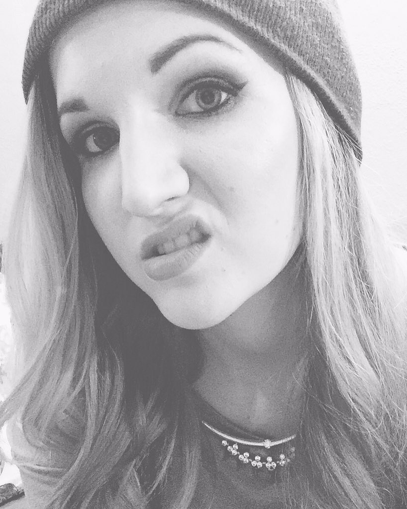 Jdubs_mama's tweet photo. Current Mood: #ICECUBE 💜.. But seriously though I'm #COLD 😂 #Tuesday #MomLife #Feezing #StraightOuttaNaptime https://t.co/uGMyGshEde