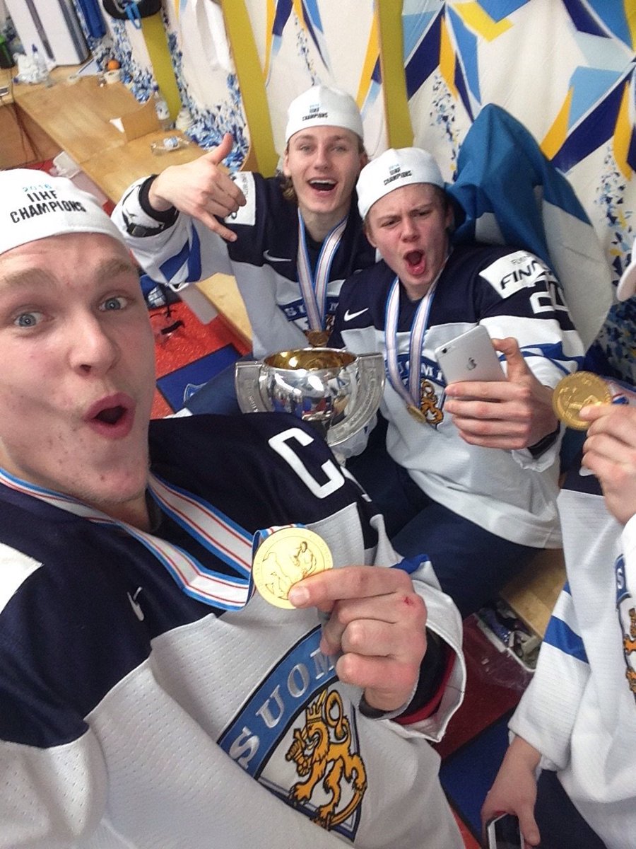 leijonat's tweet photo. Maailmanmestarit #NuoretLeijonat #leijonat #u20fi #WJC2016 https://t.co/CrRm2uQ5r0